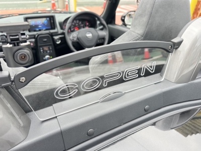 コペン(トヨタ)中古車 後席内装