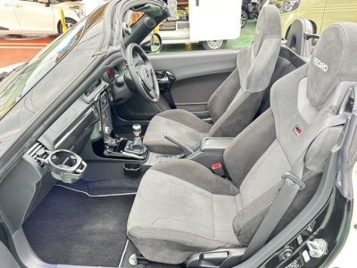 コペン(トヨタ)中古車 後席から見た前席