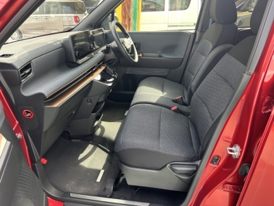 サクラ(ニッサン)中古車 前席内装