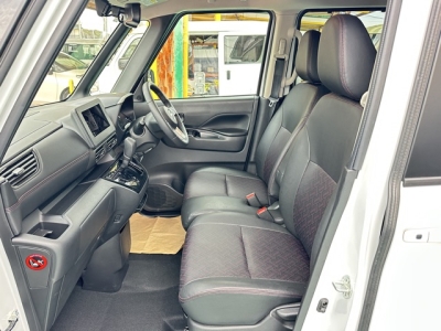 新型ルークス(ニッサン)中古車 前席内装