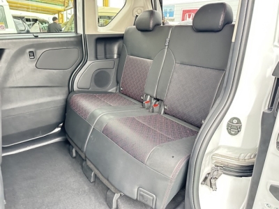 新型ルークス(ニッサン)中古車 後席内装