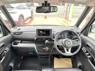新型ルークス(ニッサン)中古車 後席から見た前席