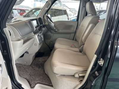 NV100クリッパーリオ(ニッサン)中古車 前席内装