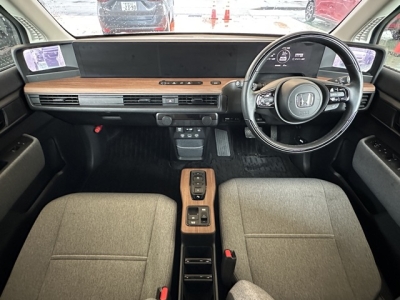 HONDA e(ホンダ)中古車 後席から見た前席