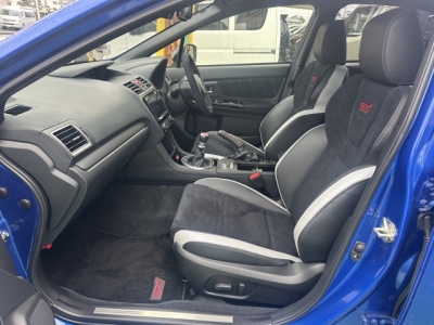 WRX STI(スバル)中古車 前席内装