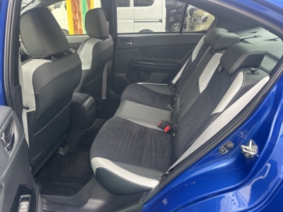 WRX STI(スバル)中古車 後席内装
