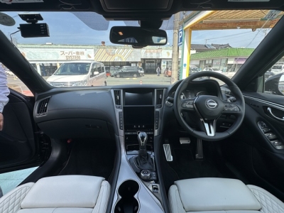 スカイライン(ニッサン)中古車 後席から見た前席