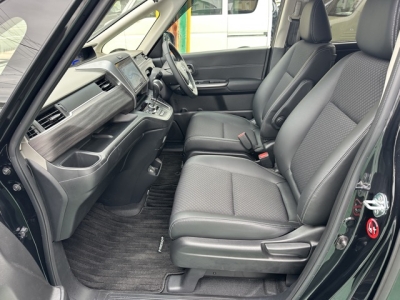 フリード+(ホンダ)中古車 前席内装