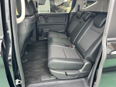 フリード+(ホンダ)中古車 後席内装