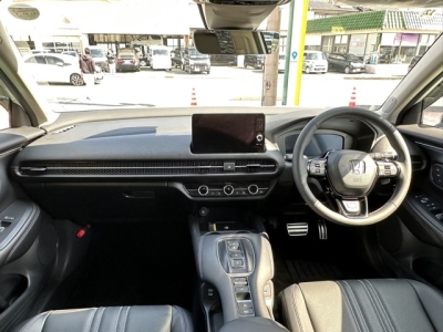 ZR-V(ホンダ)中古車 後席から見た前席