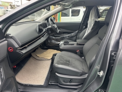 アリア(ニッサン)中古車 前席内装