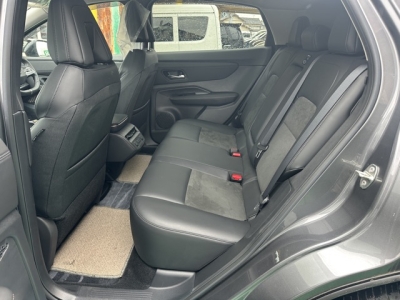 アリア(ニッサン)中古車 後席内装