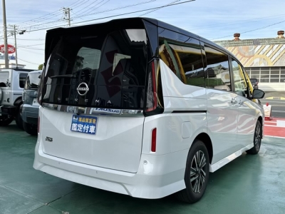 セレナ(ニッサン)登録済未使用車 前席内装