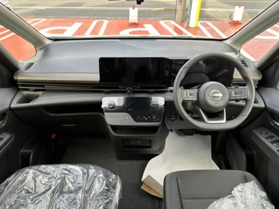 セレナ(ニッサン)登録済未使用車 内外装写真他