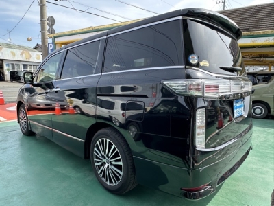 エルグランド(ニッサン)中古車 後方