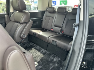 エルグランド(ニッサン)中古車 後席から見た前席