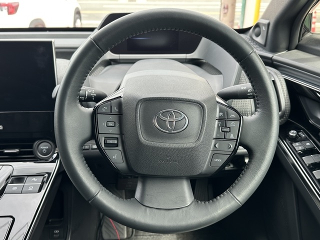 bZ4X(トヨタ)中古車 6