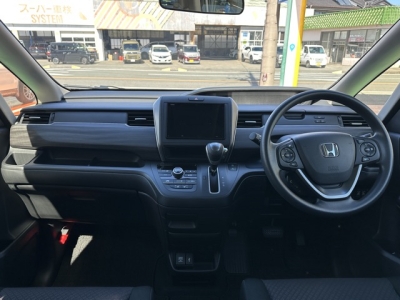 フリード+(ホンダ)レンタＵＰ 後席から見た前席