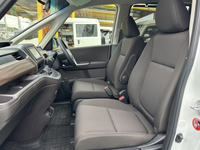 フリード(ホンダ)中古車 前席内装