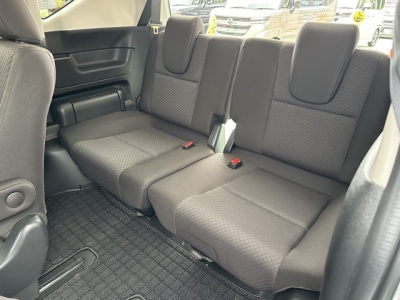 フリード(ホンダ)中古車 後席から見た前席