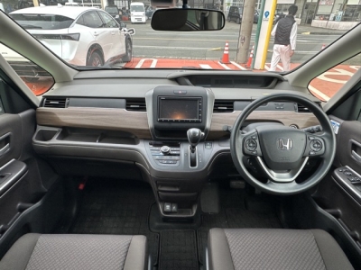フリード(ホンダ)中古車 内外装写真