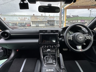 GR86(トヨタ)中古車 後席から見た前席