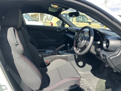 BRZ(スバル)中古車 内外装写真他２