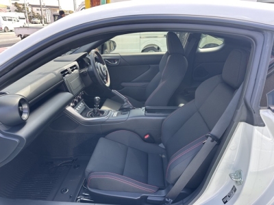 BRZ(スバル)中古車 前席内装