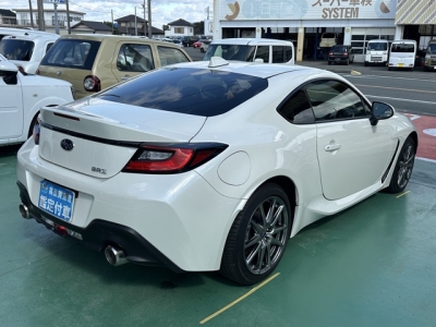 BRZ(スバル)中古車 後席から見た前席