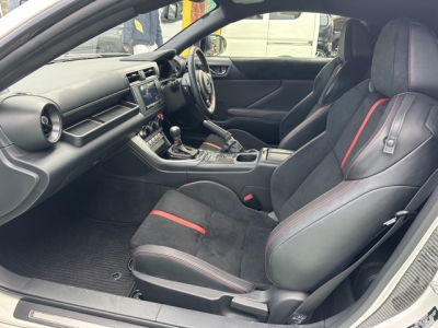 BRZ(スバル)中古車 前席内装