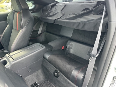 BRZ(スバル)中古車 後席内装