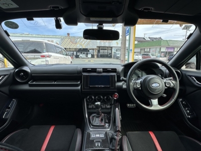 GR86の共同開発車(トヨタ)中古車 後席から見た前席