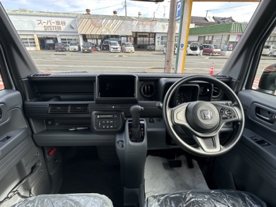 N-VAN(ホンダ)届出済未使用車 後席から見た前席