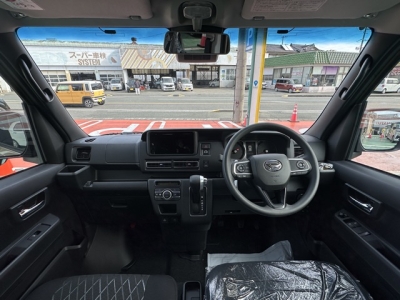 アトレー(ダイハツ)届出済未使用車 後席から見た前席