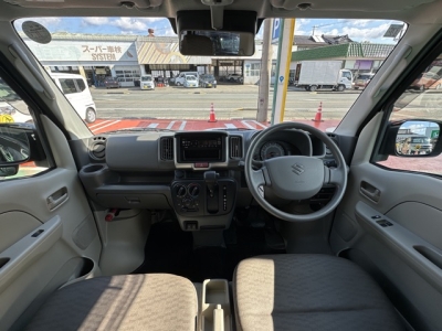 エブリイバン(スズキ)中古車 後席から見た前席