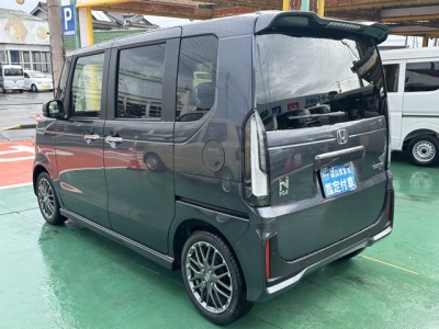 新型N-BOX(ホンダ)届出済未使用車 後方