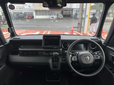 新型N-BOX(ホンダ)届出済未使用車 内外装写真他