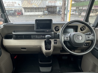 N-BOX(ホンダ)届出済未使用車 後席から見た前席