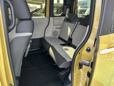 新型N-BOX(ホンダ)中古車 後席内装