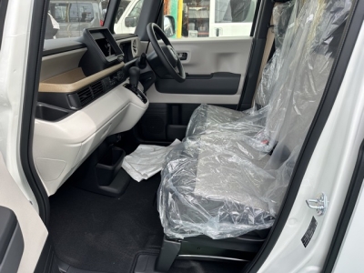 新型N-BOX(ホンダ)届出済未使用車 前席内装