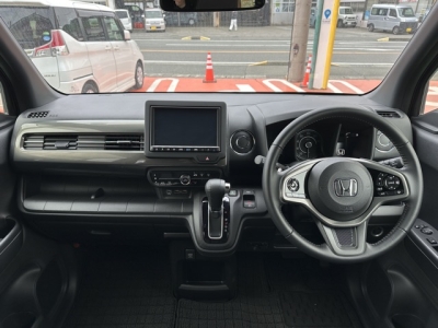 N-WGN(ホンダ)中古車 後席から見た前席