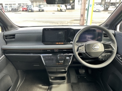 サクラ(ニッサン)中古車 後席から見た前席