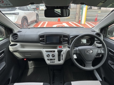 ミライース(ダイハツ)中古車 後席から見た前席