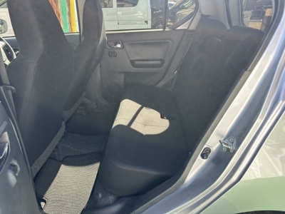 ミライース(ダイハツ)中古車 後席内装
