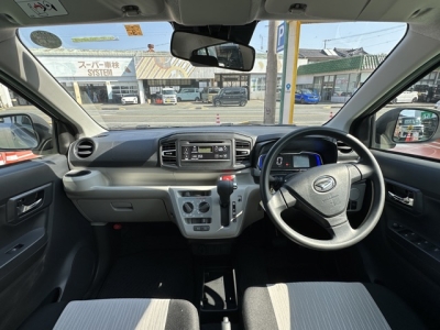 ミライース(ダイハツ)中古車 後席から見た前席
