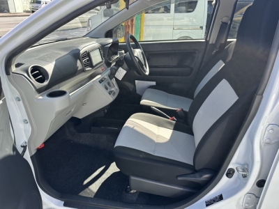 ミライースのOEM(ダイハツ)中古車 前席内装