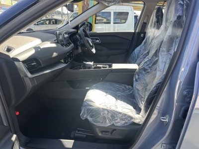 エクストレイル(ニッサン)登録済未使用車 前席内装
