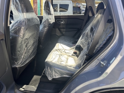 エクストレイル(ニッサン)登録済未使用車 後席内装