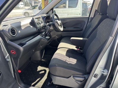 eKクロス(三菱)中古車 前席内装