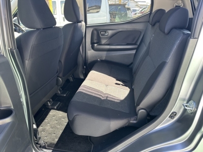 eKクロス(三菱)中古車 後席内装